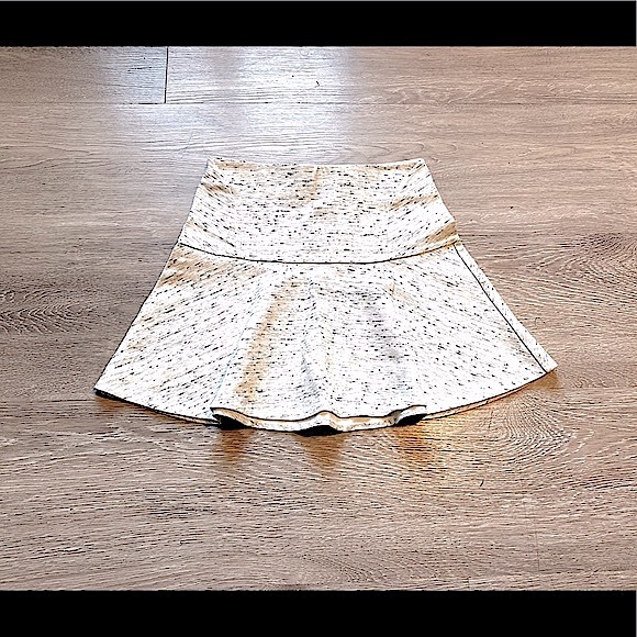 ARITZIA • WILFRED • Mini Skirt • Size 6 • Cream Speckled - Picture 8 of 16